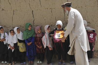 Distributing Hoopoe Books to girls in Afghanistan