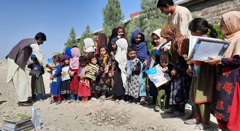 Afghan girls line up to receive their Sawji-Pashto editions of Hoopoe books