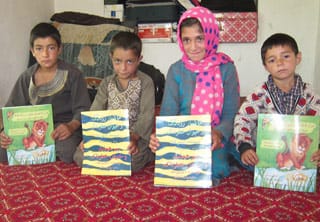 4 Afghan children with hoopoe books