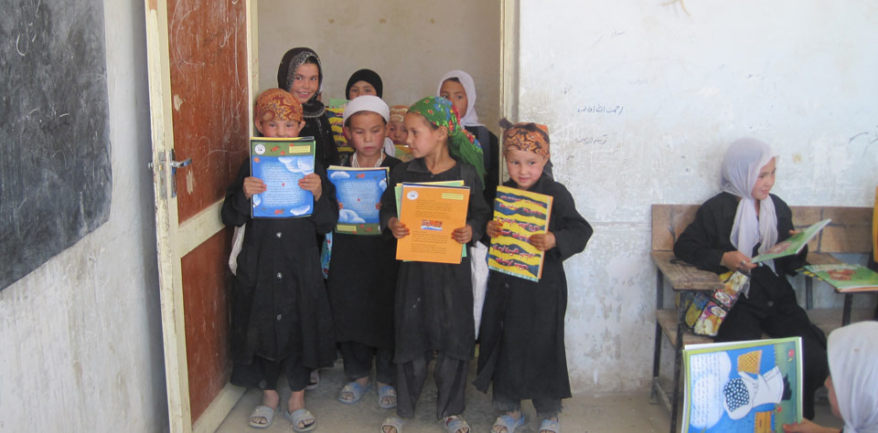 Young Afghan students with Hoopoe Books