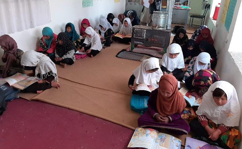 Afghan classroom of girls with Hoopoe books distributed by Care