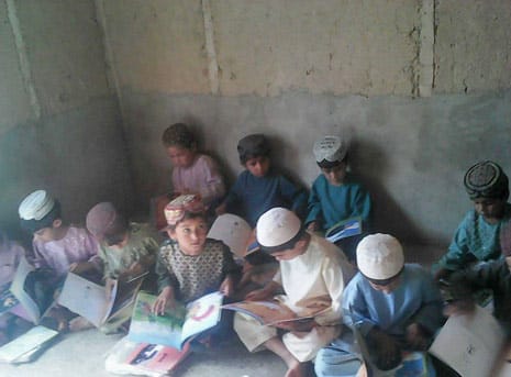 Students from the Delaram District with Hoopoe books