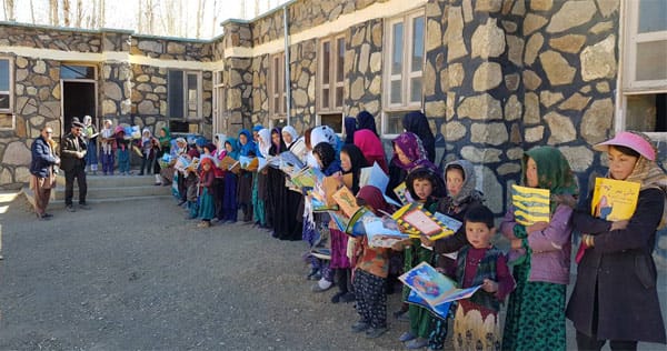 Hoopoe book distribution at a Hazara village school