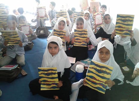 Afghan kids in school with Hoopoe books from Moska Mobile library
