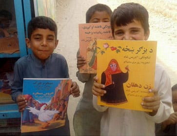 Afghan boys excited to borrow Hoopoe books from Moska Mobile library